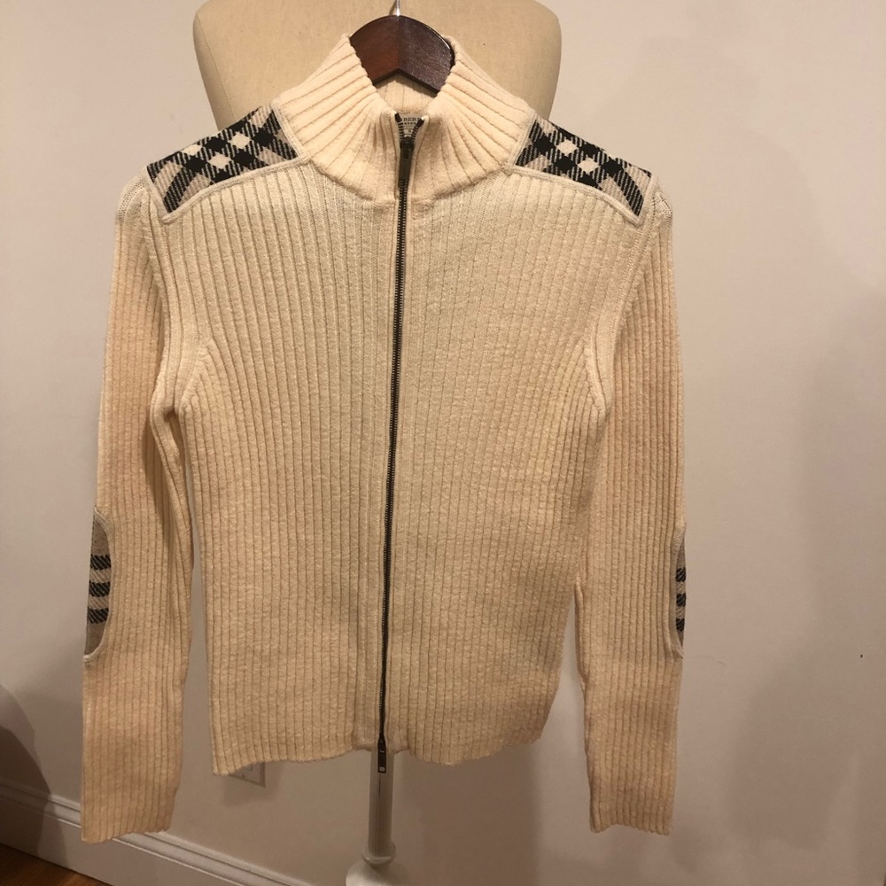 Never worn women’s Burberry London sweater